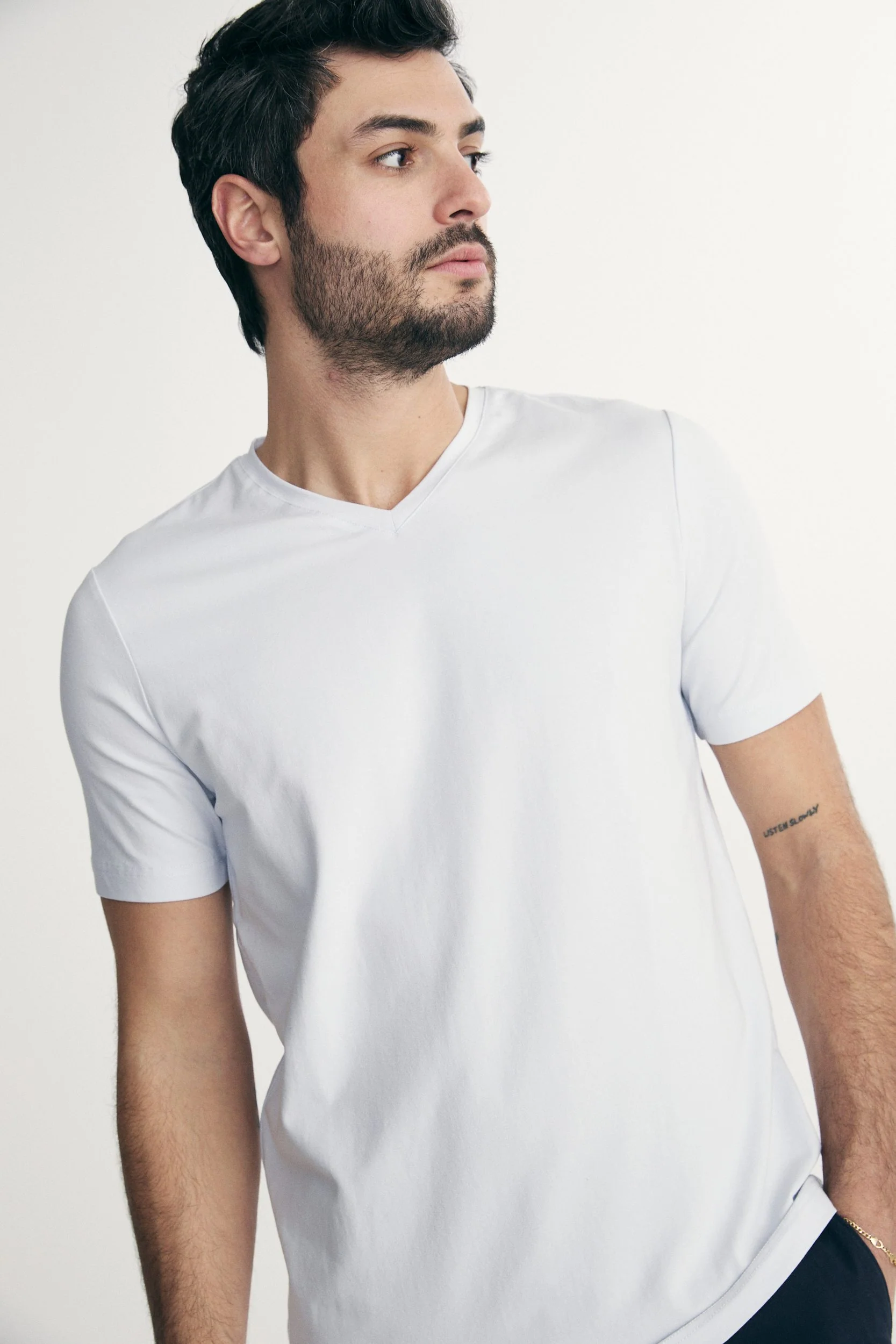 Basic V neck T-shirt - Image 4