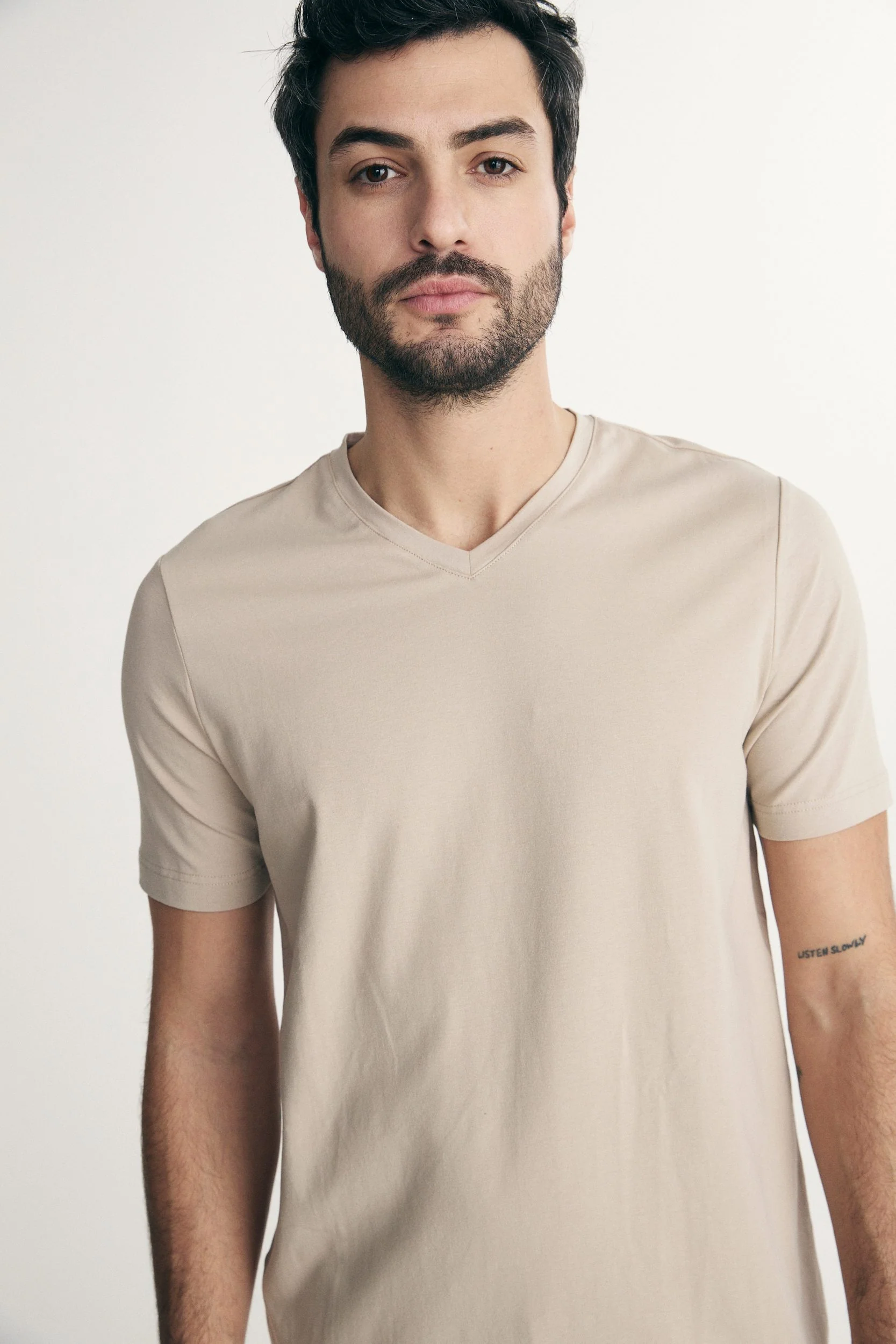 Basic V neck T-shirt - Image 5