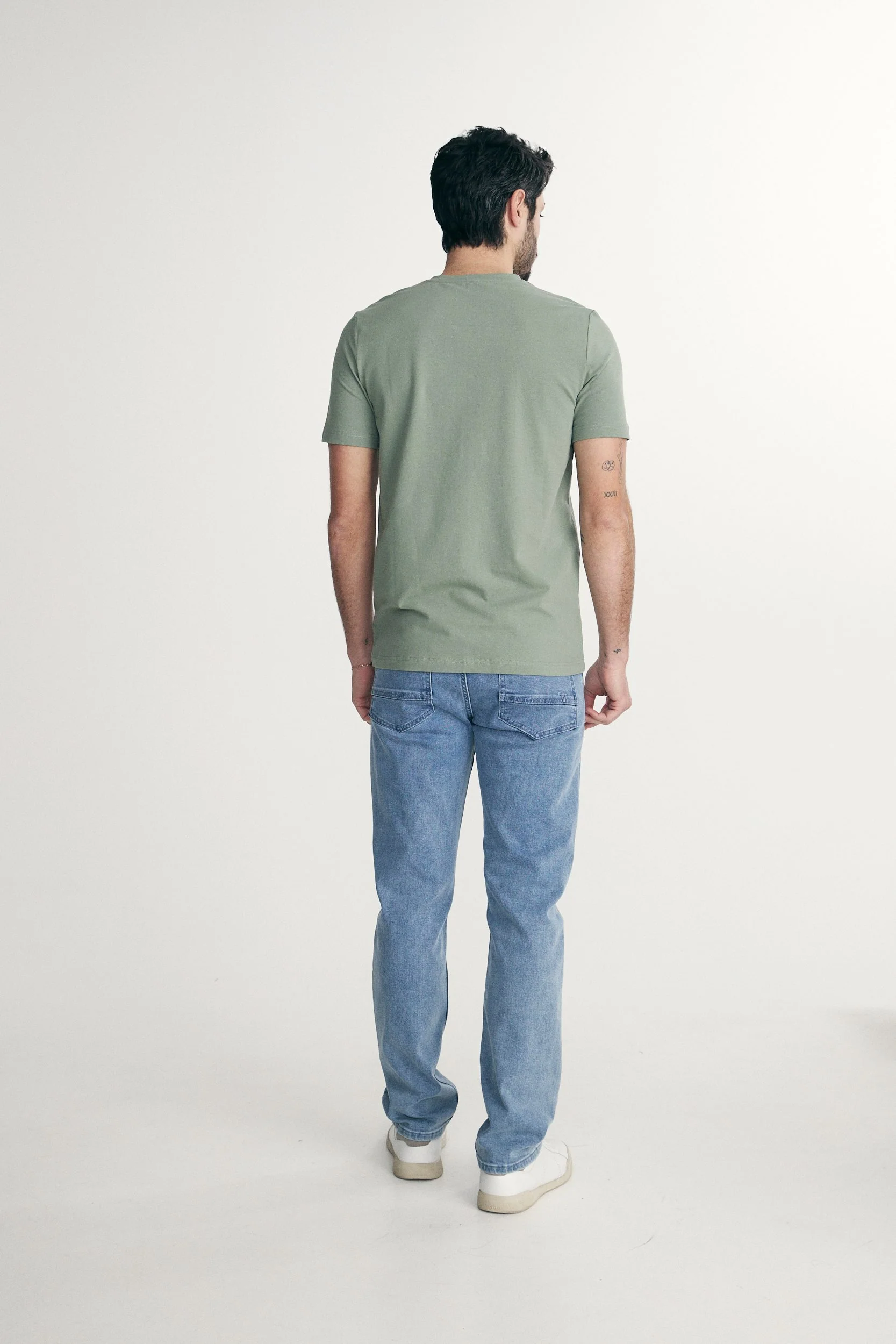 Basic V neck T-shirt - Image 6