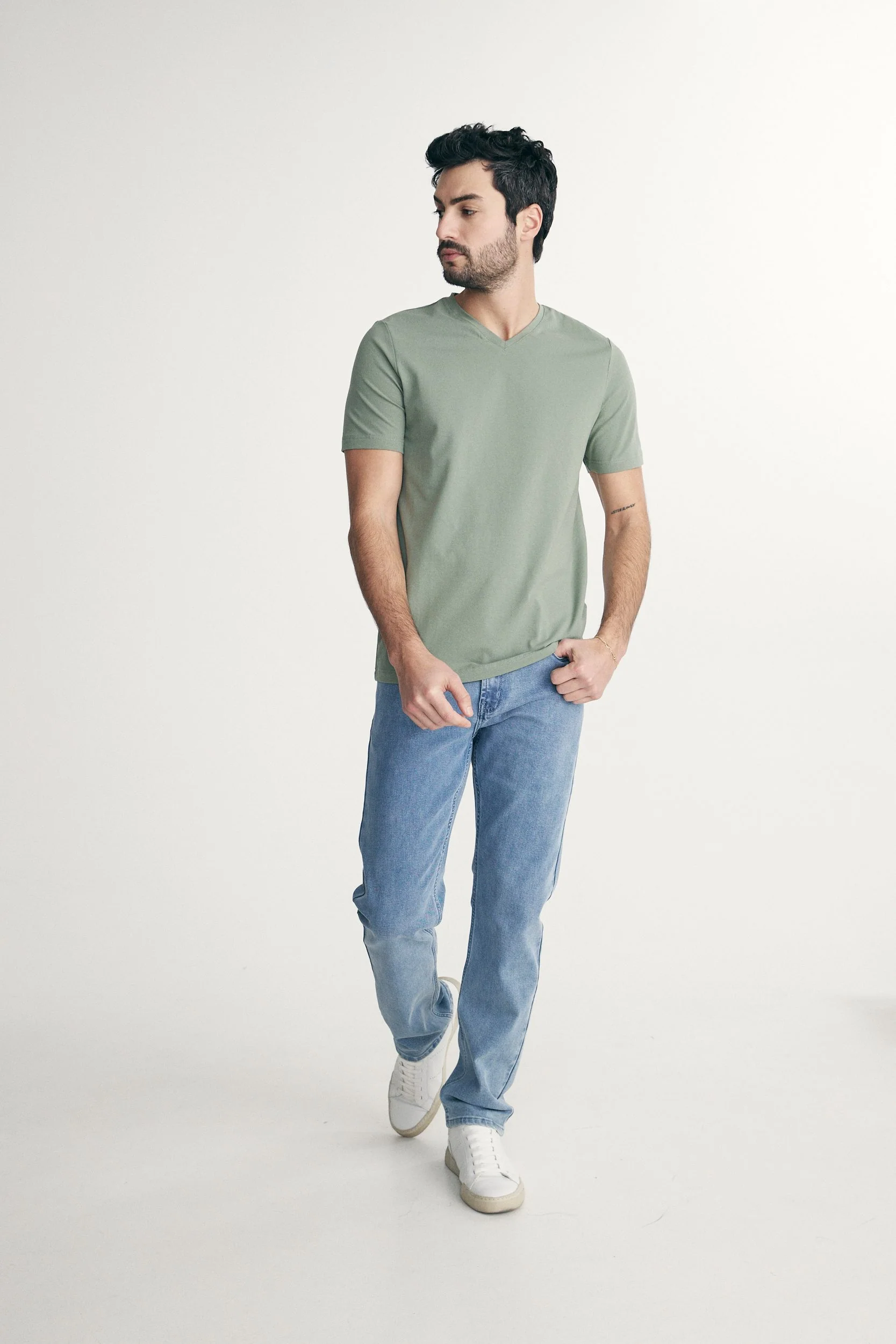 Basic V neck T-shirt - Image 7