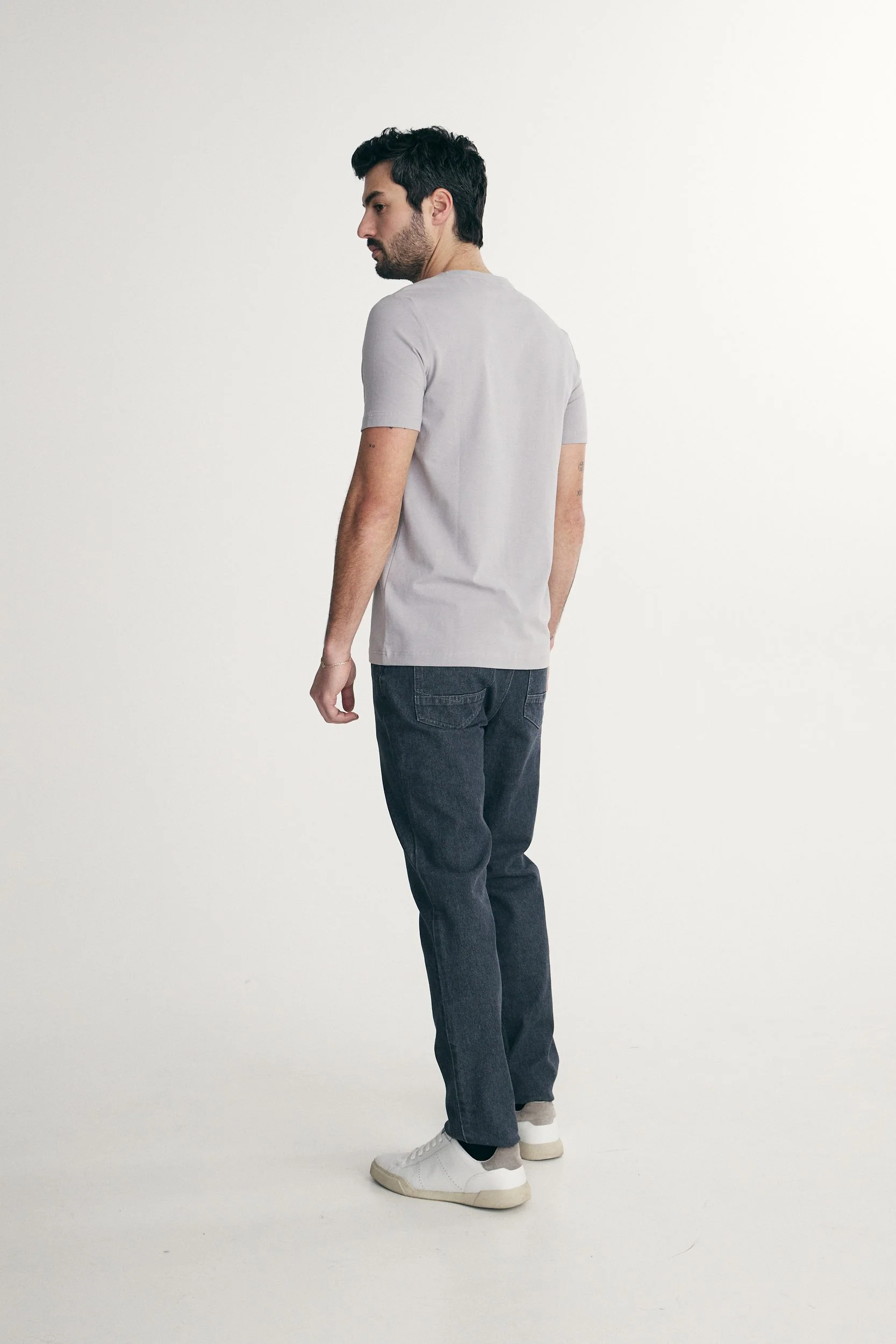 Basic V neck T-shirt - Image 8