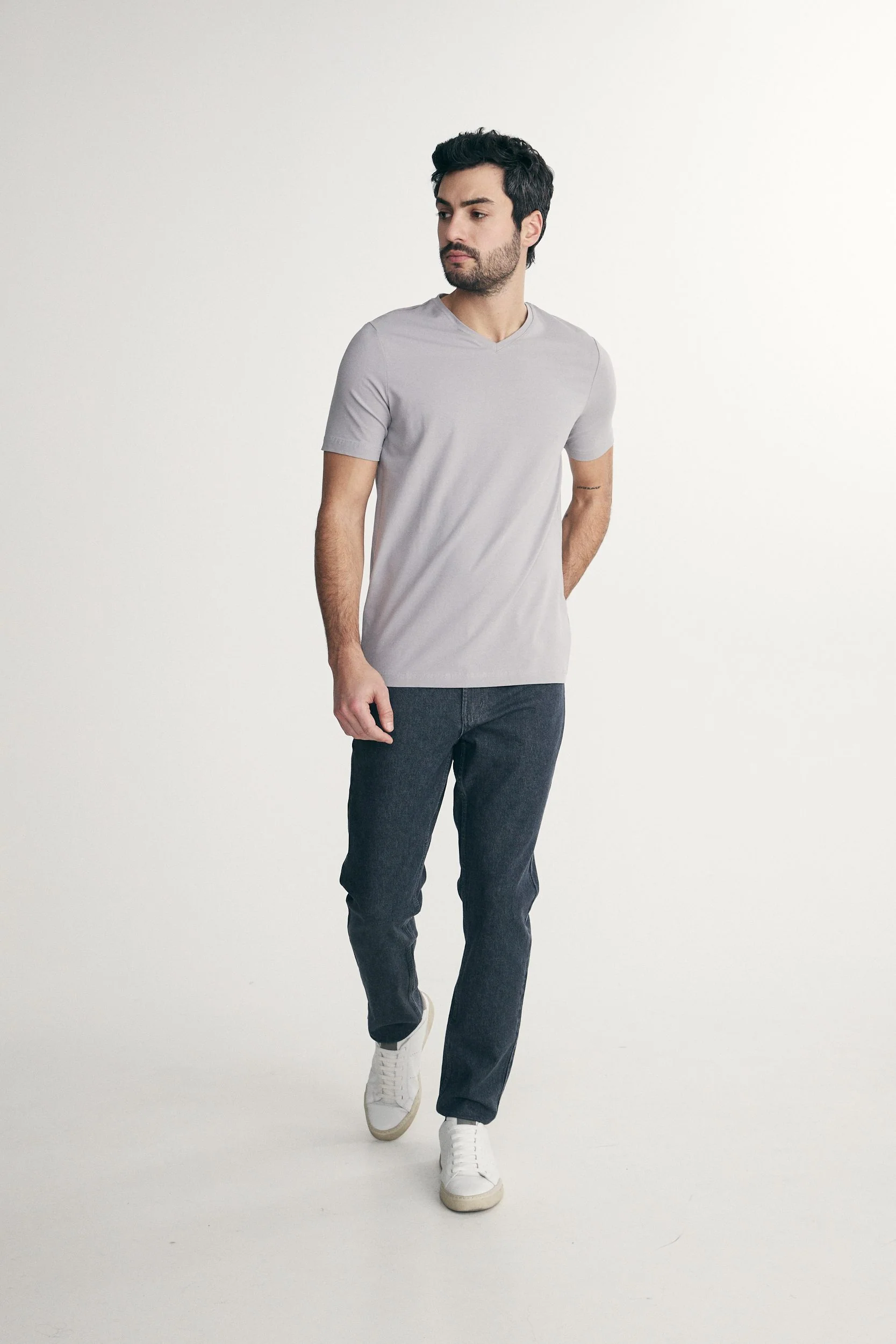 Basic V neck T-shirt - Image 9