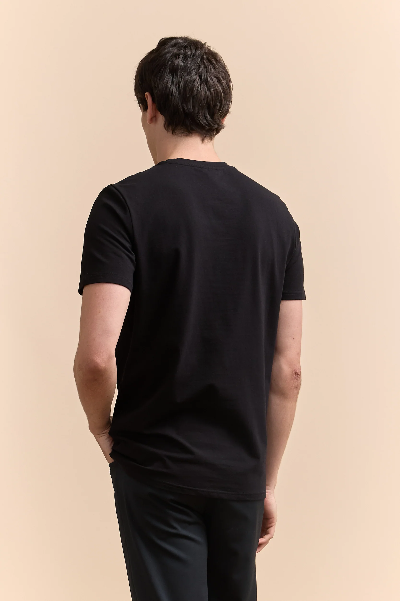 Basic v-neck t-shirt - Image 10