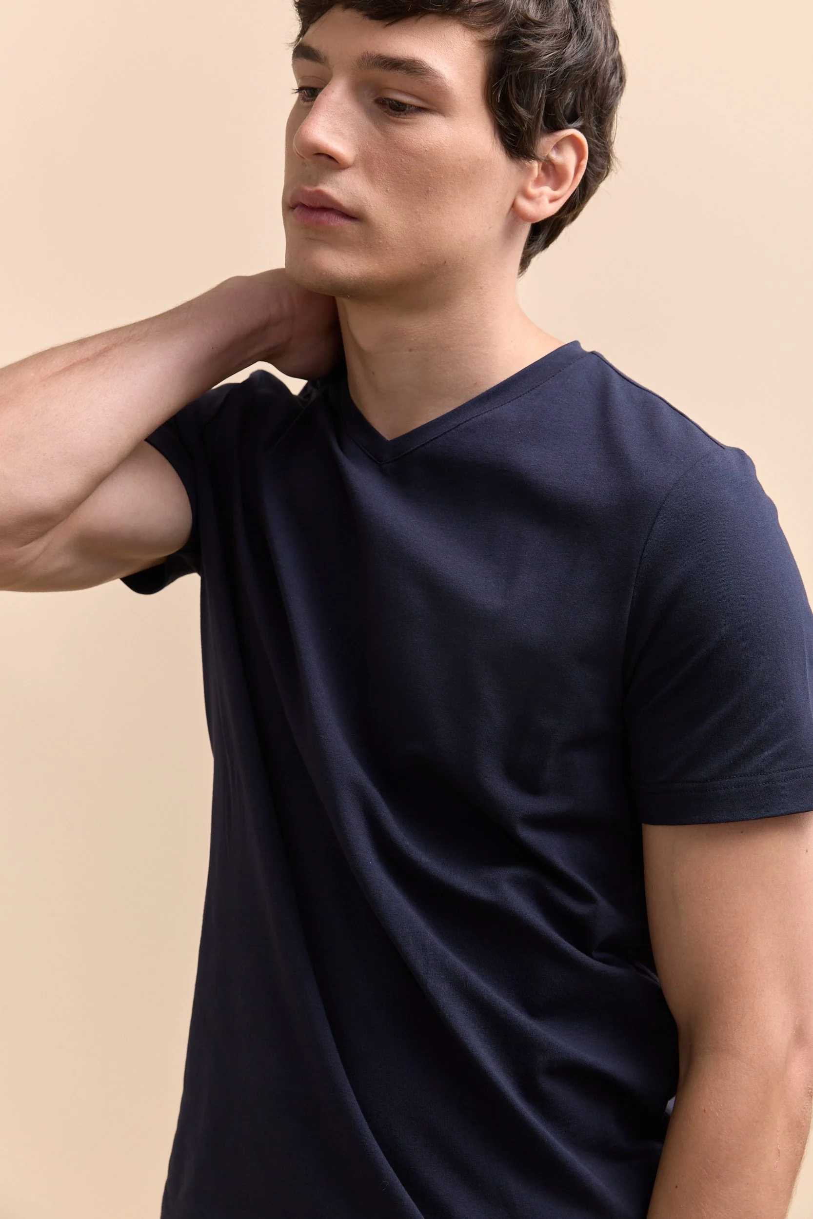 Basic v-neck t-shirt - Image 3