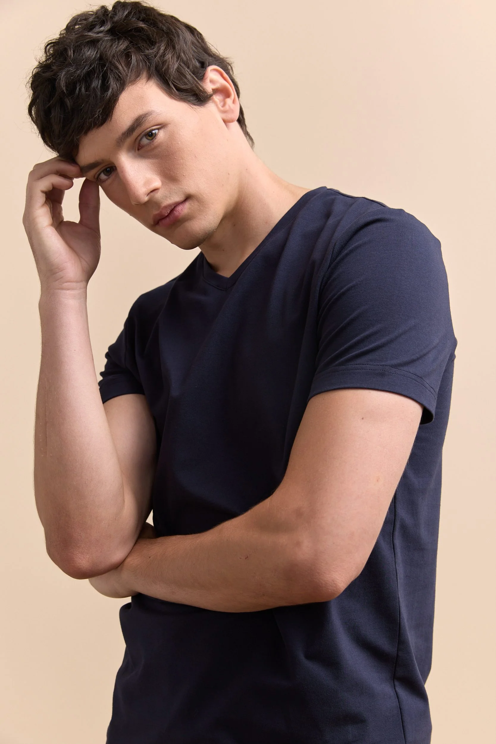 Basic v-neck t-shirt - Image 4