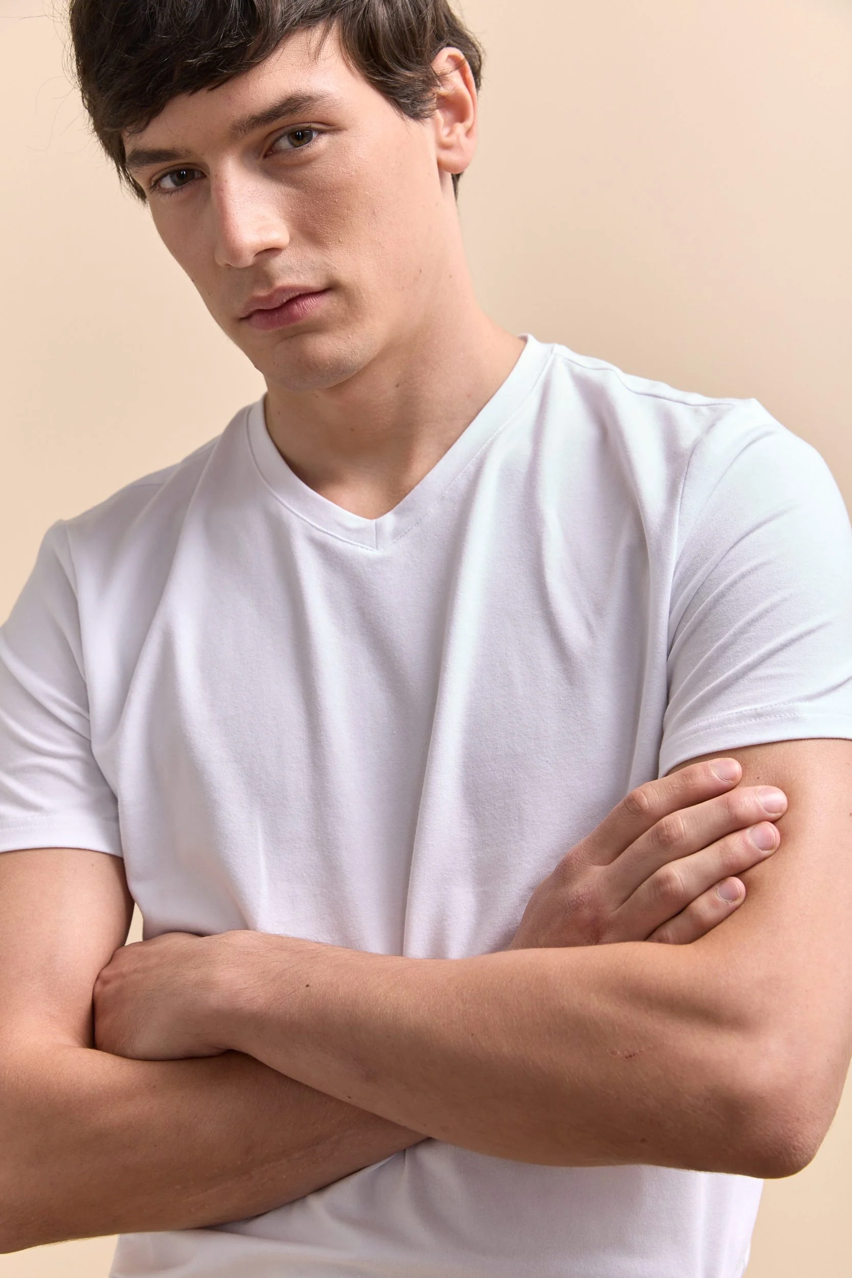 Basic v-neck t-shirt - Image 7