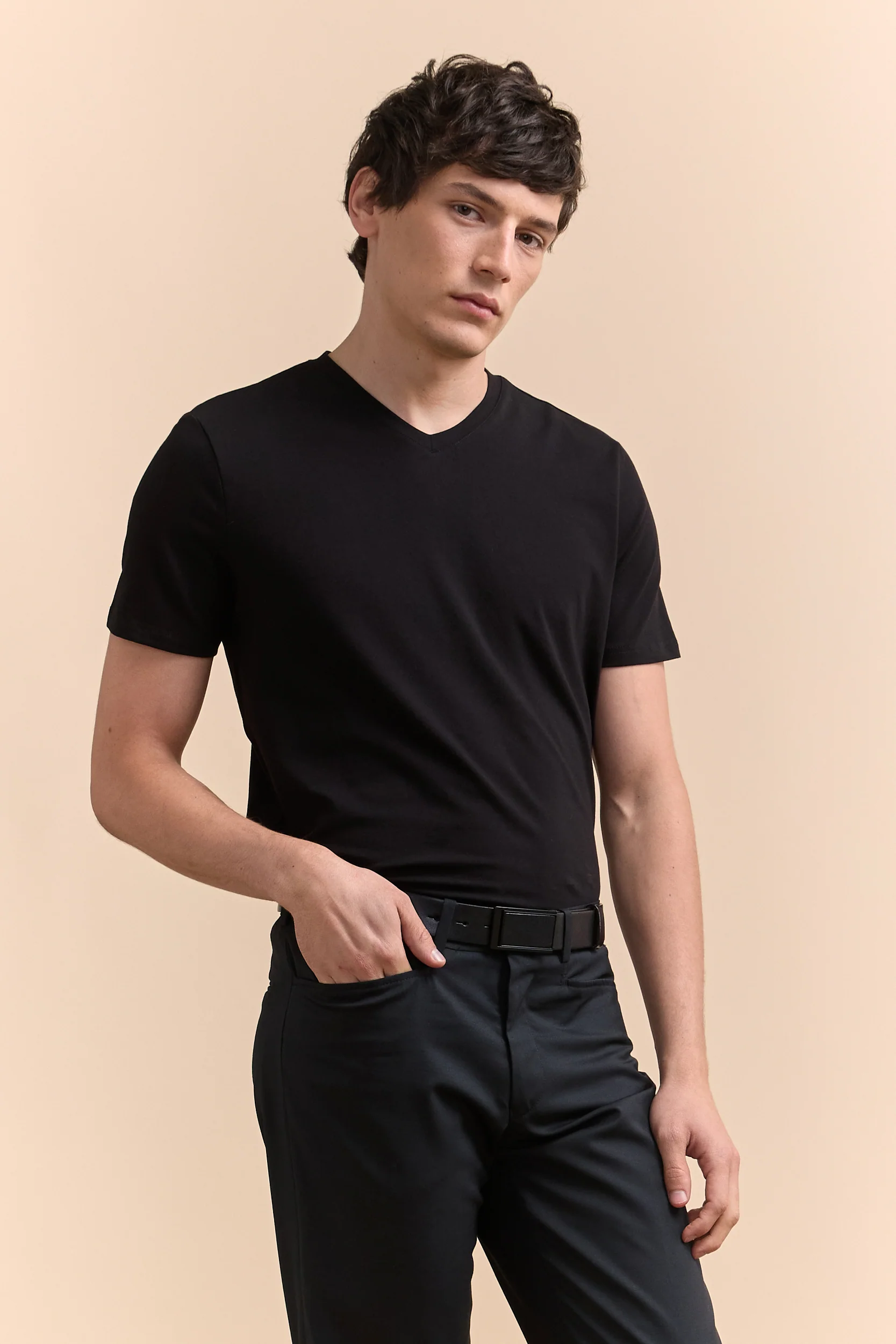 Basic v-neck t-shirt - Image 9