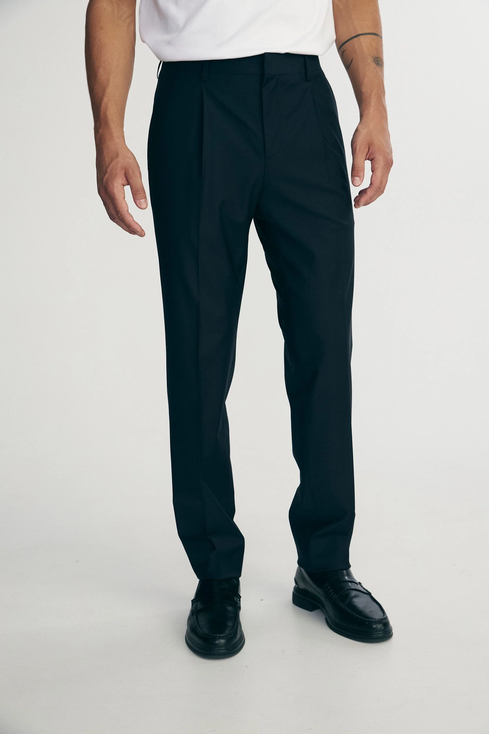 Solid color pleated pants - Image 6