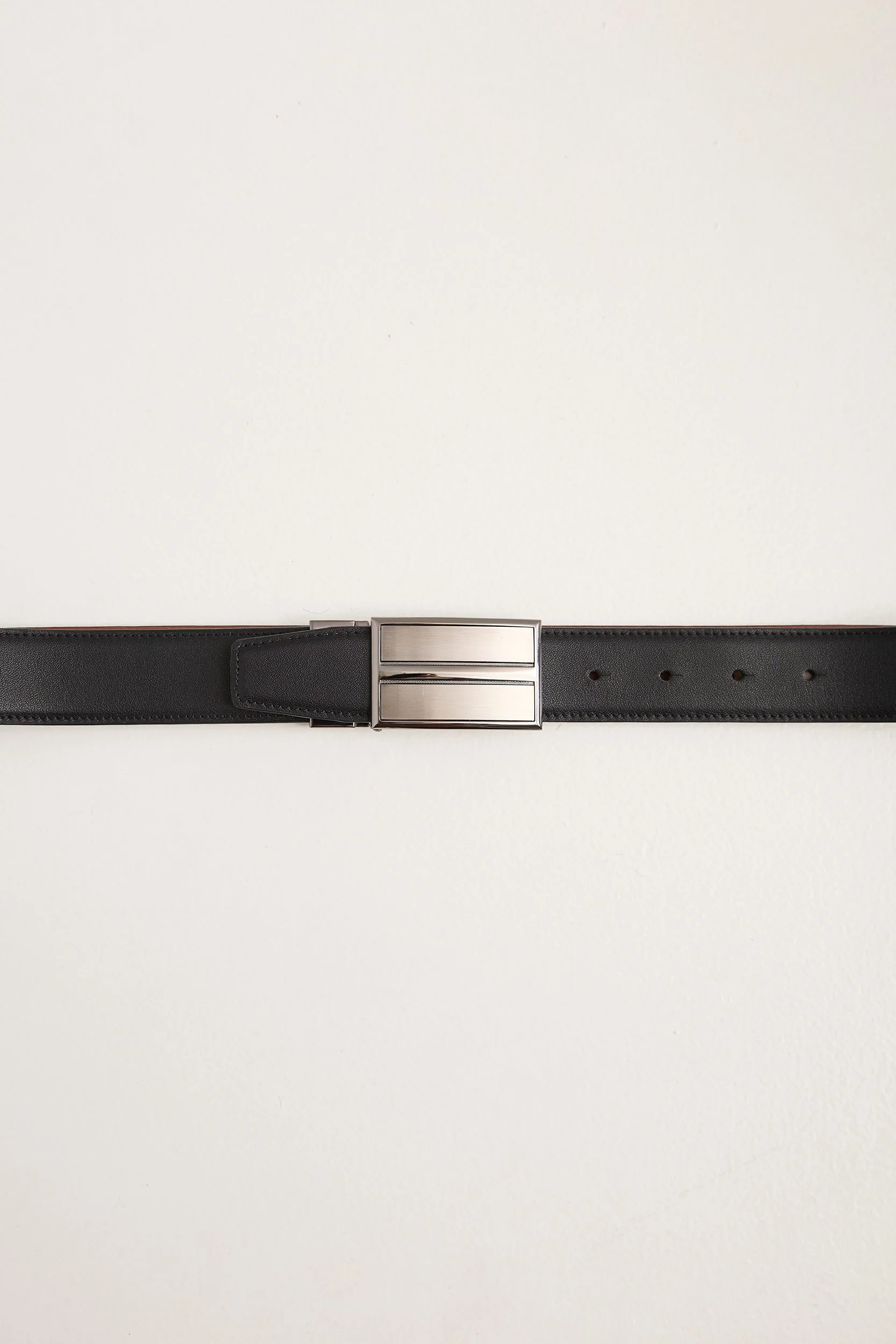 Plate buckle reversible leather belt - Image 3