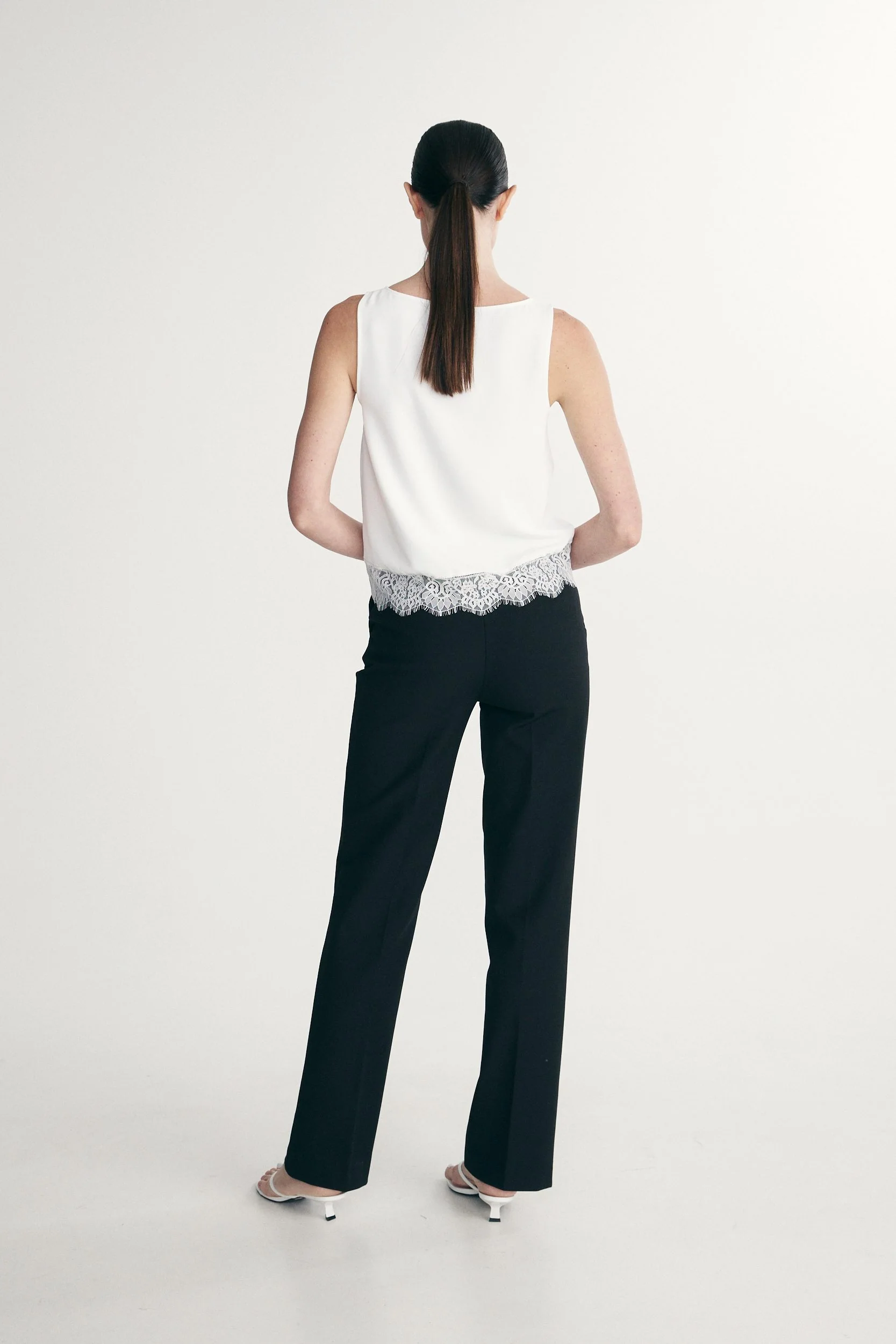 Sleeveless lace detail top - Image 5